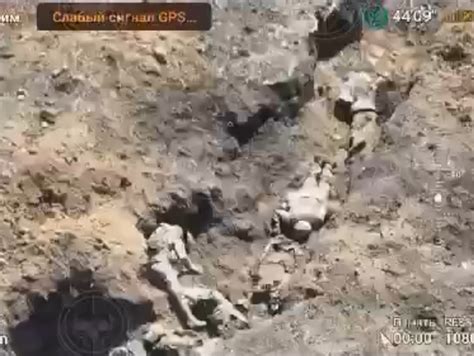 Заваленные трупами бойцов ВСУ окопы под Бахмутом засняли на видео с ...