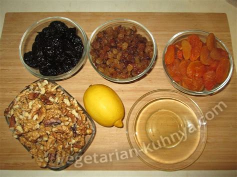 Смесь из сухофруктов (курага, чернослив, изюм, орехи, мед, лимон ...