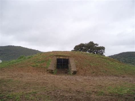 Dólmenes y Menhires Dólmen Granja del Toriñuelo Tumulo Jerez de los