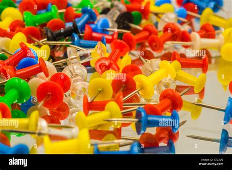Colorful push pins Stock Photo - Alamy 