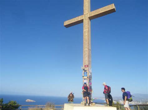 Datos Sobre Cruces Y Símbolos Religiosos En Las Cumbres Y Otros