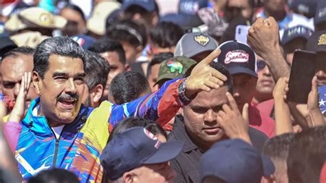 Religi N A Qui N Le Reza Nicol S Maduro Santer A Cultos Evang Licos