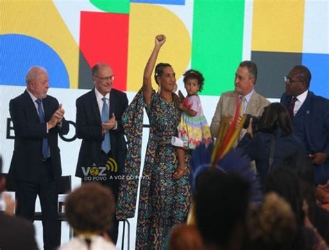 Durante posse do Ministério dos Povos Indígenas e Ministério da