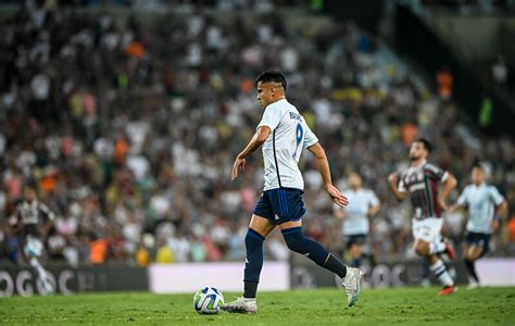 Proposta Na Mesa Fluminense Deve Ser O Destino De Bruno Rodrigues Na