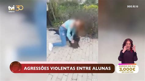 Agressões violentas entre alunas de 13 e 15 anos Dois às 10 TVI Player