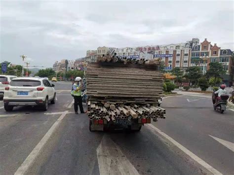 超限超载危害大 重点整治保平安