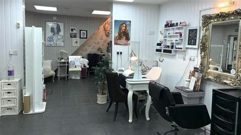 Best Salons And Barbershops For A Head Shave Near Me In Featherstone