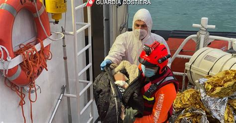 Nuovo Sbarco A Roccella Pi Di Migranti Soccorsi Dalla Guardia Costiera