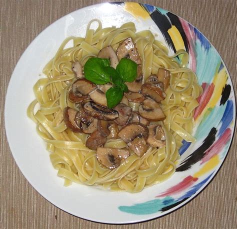 Spaghetti mit Champignon Sahne Soße von karaburun Chefkoch