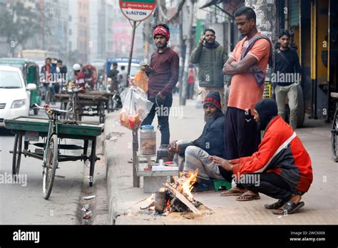 Dhaka Bangladesh 14 janvier 2024 les hivers rigoureux à travers le