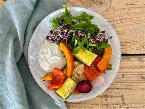 Buntes Ofengem Se Mit Salat Und Dip Lowcarbrezepte Org