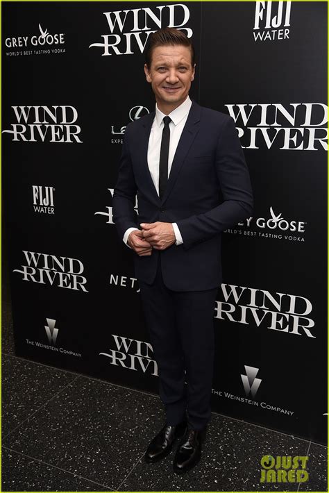 Elizabeth Olsen Jeremy Renner Couple Up At Wind River Screening In