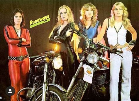 Pin By Rockergirl On Run Run Runaways Lita Ford Joan Jett