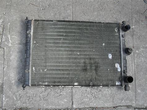 Воден радиатор Valeo 834828 S / 867121253 L VW Polo Фолцваген Поло ...