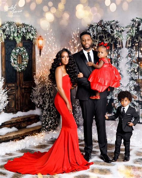 Formal Christmas Family Portrait Ideas