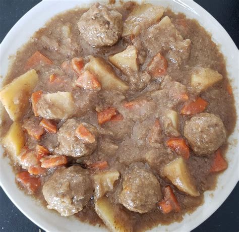 Recette De Ragoût De Boulettes à La Mijoteuse Recettes Du Québec