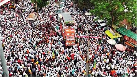 धाराशीवमध्ये जोरदार शक्तिप्रदर्शन महायुतीच्या उमेदवार अर्चना पाटलांचा अखेरच्या दिवशी अर्ज दाखल