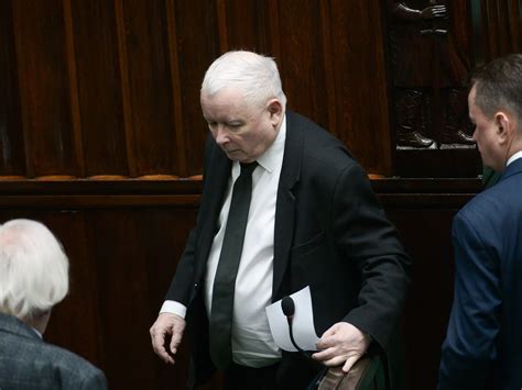 Sondaż 56 proc Polaków uważa że PiS powinien stracić subwencję