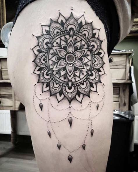 36 Wonderful Waist And Hip Tattoos For Women Tattooblend Mandala Hip