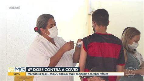 BH aplica a 4ª dose da vacina contra a Covid 19 em idosos e