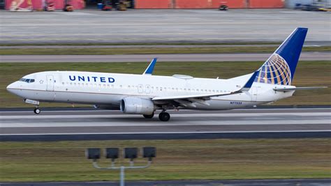 N77535 United Airlines Boeing 737 800 By Nathan Francois