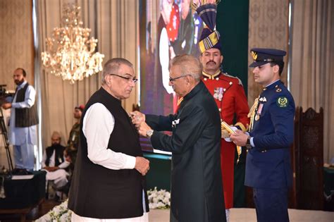 President Alvi Confers Tamgha E Shujaat To Igp Islamabad A Day After