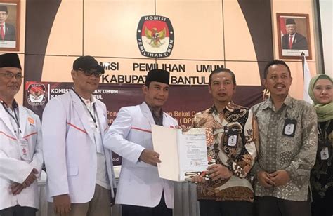 Jadi Parpol Pertama Daftarkan Ke KPU PKS Bantul Usung Bacaleg Milenial