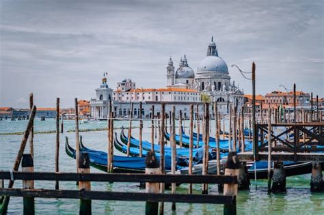 Venecia Vista Sobre La Bas Lica De Santa Maria Della Salute Y G Ndolas