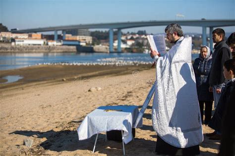 Celebración Del Bautismo De Jesús Y De La Epifanía Que Se Bañan En El