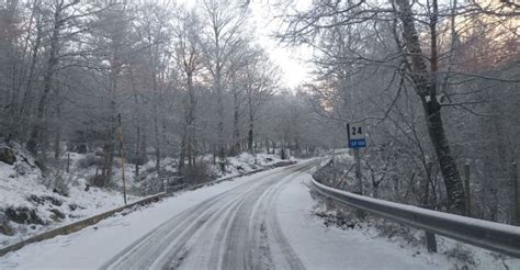 Nebrodi In Azione I Mezzi Spazzaneve Sulla Strada Provinciale Caronia