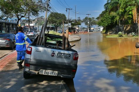 A Gazeta Vit Ria Vazamento Deixa Avenida Beira Mar Tomada Por Gua