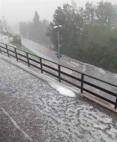 È arrivato il maltempo Foto e video Grandine nelle valli acquazzoni