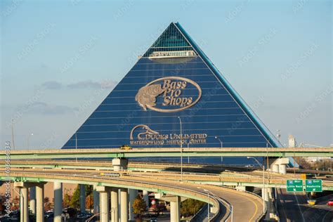 Mempnhis Usa November 28 2022 View Of The Memphis Pyramid Aka