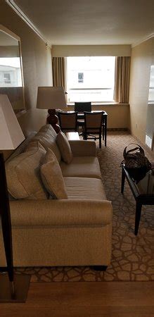 EMBASSY SUITES BY HILTON LOS ANGELES GLENDALE $156 ($̶2̶0̶1̶) - Updated ...