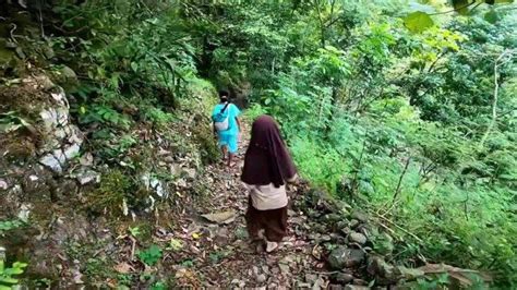 Bocah Sd Di Yogya Hidup Menyendiri Di Kampung Mati Jalan Kaki Km Ke