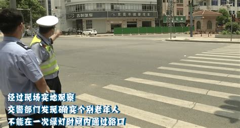 女子为年迈母亲申请绿灯加时，东坑交警安排上了时间红灯韦基