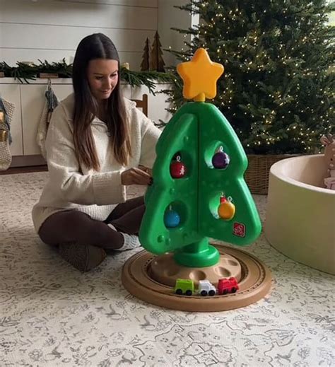 Beige Mom Repaints Toddlers Christmas Tree Gets Roasted In Tiktok