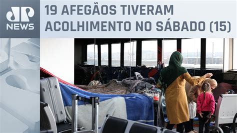 Novos Refugiados Afeg Os Aguardam Aux Lio Acampados No Aeroporto De