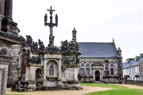 Le Calvaire De Lenclos Paroissial De Guimiliau Bretagne Flickr