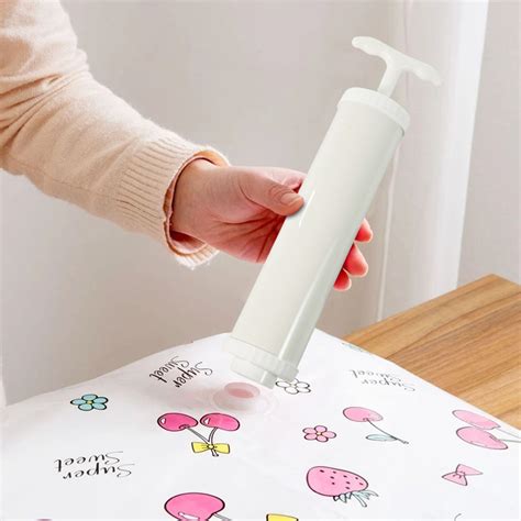 Joybos Pompa Vakum Baju Manual Travel Vacuum Bag Hand Pump Jb