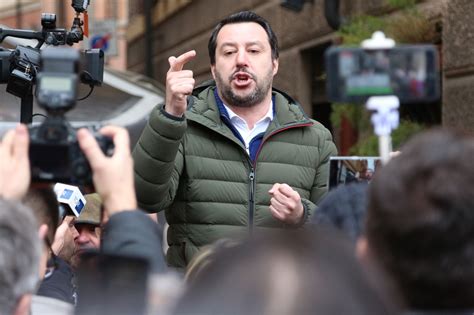 Salvini rassicura Le Pen La Lega non voterà von der Leye Macron è un