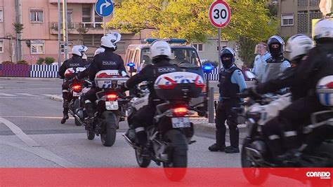 Psp Cerca Bairro De Lisboa Onde Foi Recebida A Tiro Vídeos Correio