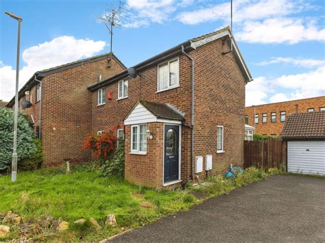 3 Bed Semi Detached House For Sale In Rudyard Close Luton