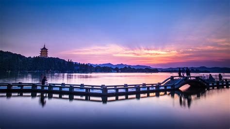 风景 自然景观 杭州西湖夜景 湖泊 风景大片壁纸风景静态壁纸 静态壁纸下载 元气壁纸