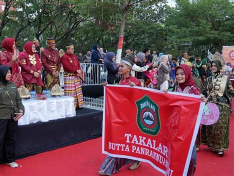 Pj Bupati Takalar Bersama Jajarannya Meriahkan Kirab Budaya HUT Sulsel