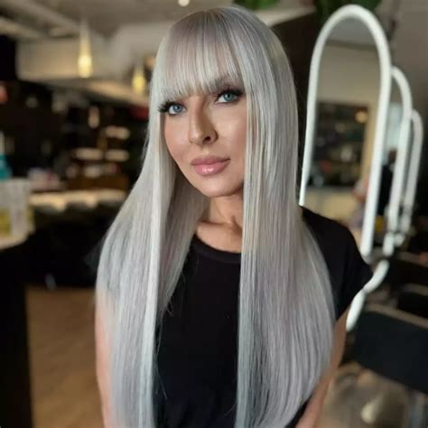 Stunning Platinum Blonde Hairstyles For Easy Glam
