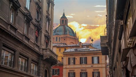 Piazza Maggiore In The Historic Center Of Bologna Photo Background And ...