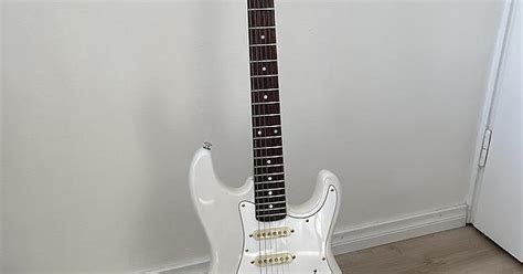 Epiphone S 310 Start 85 95 Mik In White Color Album On Imgur