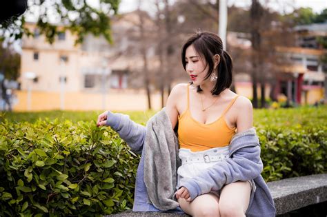 4K Asian Brunette Girl Singlet Hat Hands Bokeh HD Wallpaper Rare Gallery