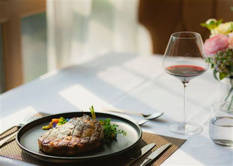 Steak Wine Pairing | Best Wine Pairing Options for Steak Dinner or Lunch